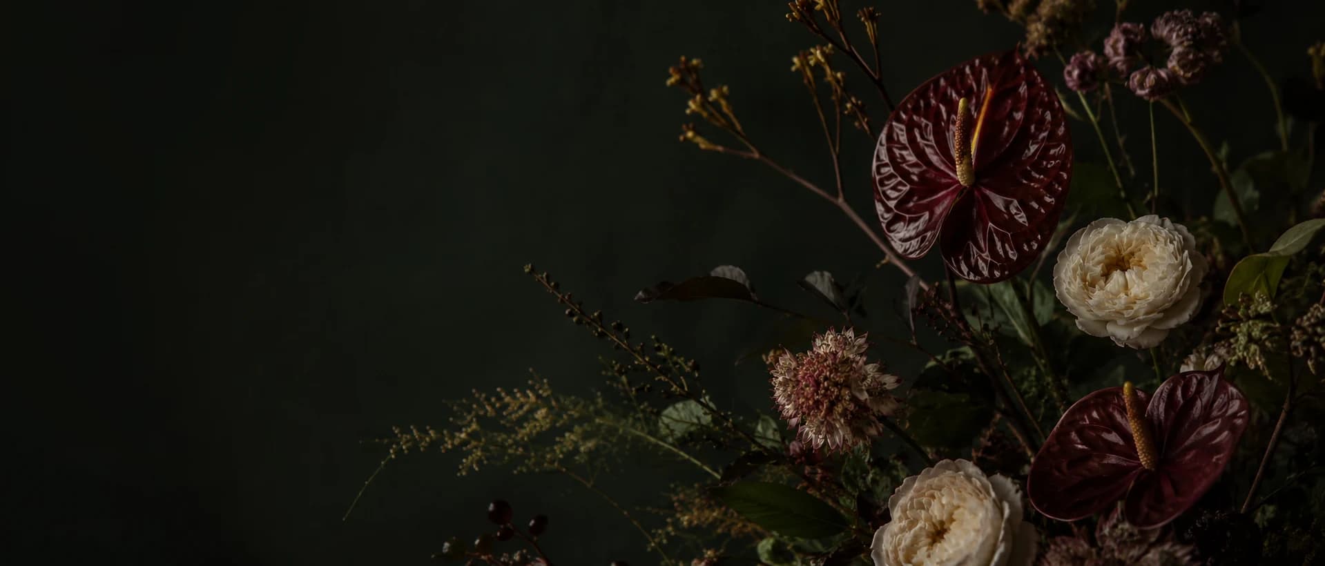 Ruhige florale Gestaltung von Blumen und mehr
